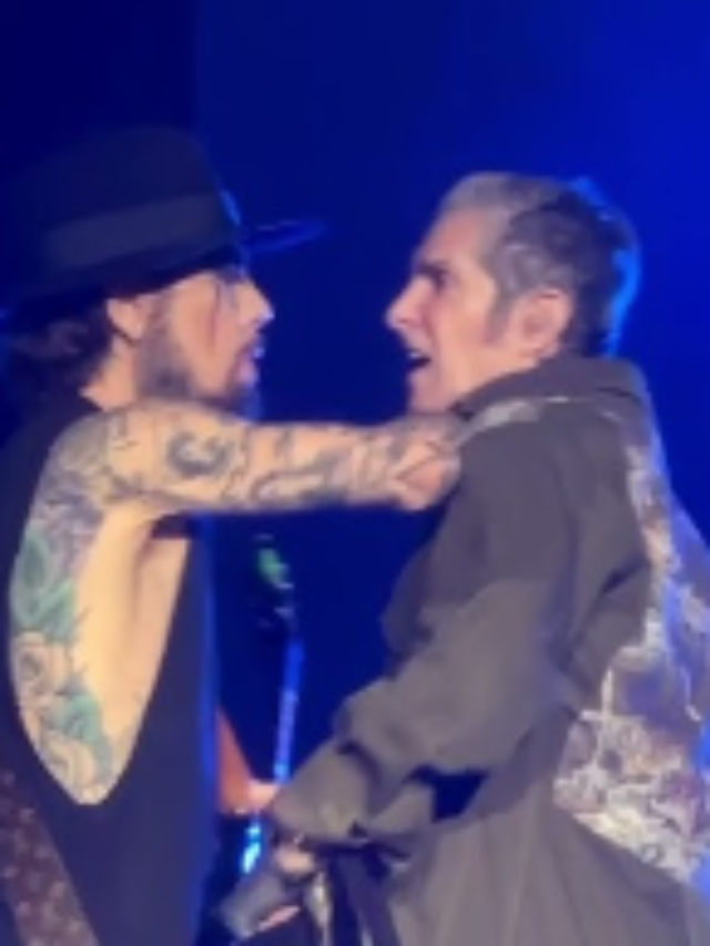 Perry Farrell Hits Dave Navarro, Cuts Jane’s Addiction Concert Short