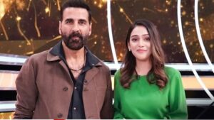 Akshay Kumar Pulls RJ Mahvash’s Leg, Jokes About Giving ₹1 Crore And Kidney On Wheel Of Fortune