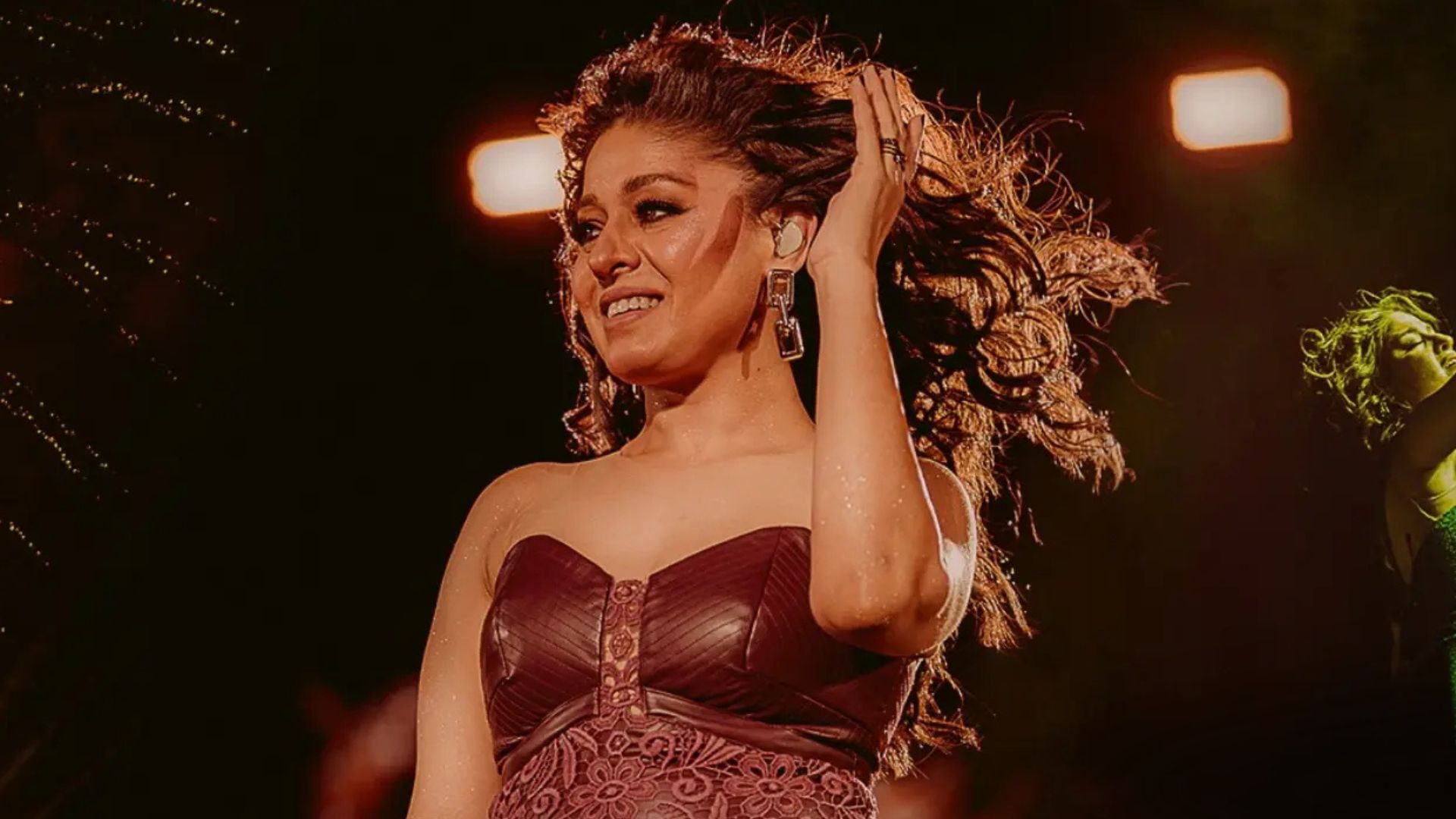 Sunidhi Chauhan Kolkata concert faces a technical glitch, fans keep energy alive during the live performance moment